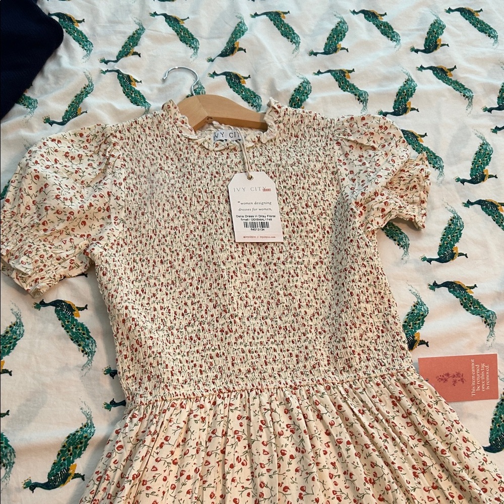 Ivy City Co Delia dress in ditsy floral. Size small